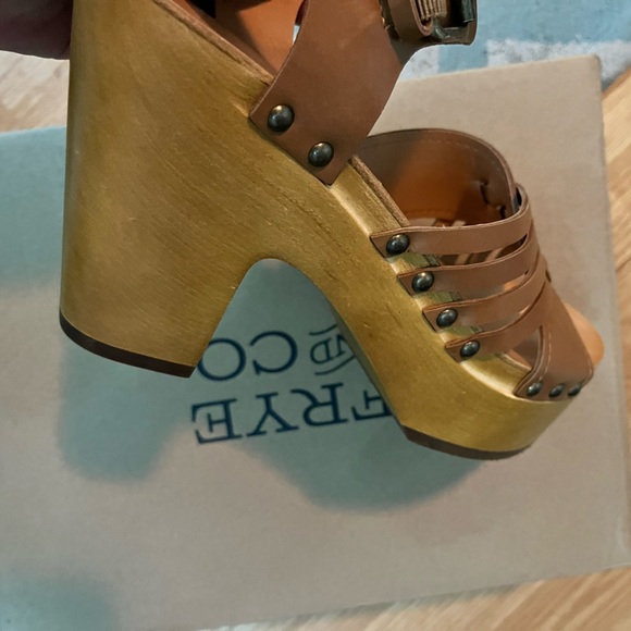 Frye & Co Greta Woven clogs- sturdy, well made - Picture 2 of 6